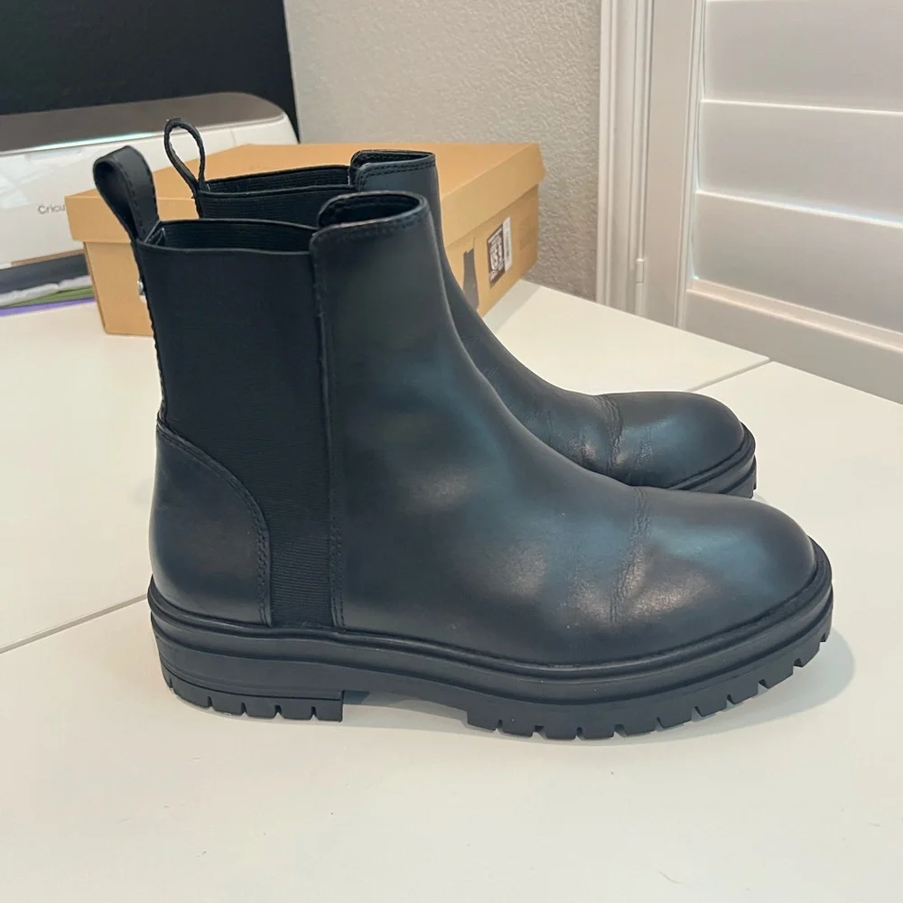 New, Steve Madden Women's Black HANDOUT Elastic Gore Chelsea Boots Size 9 - Picture 3 of 14